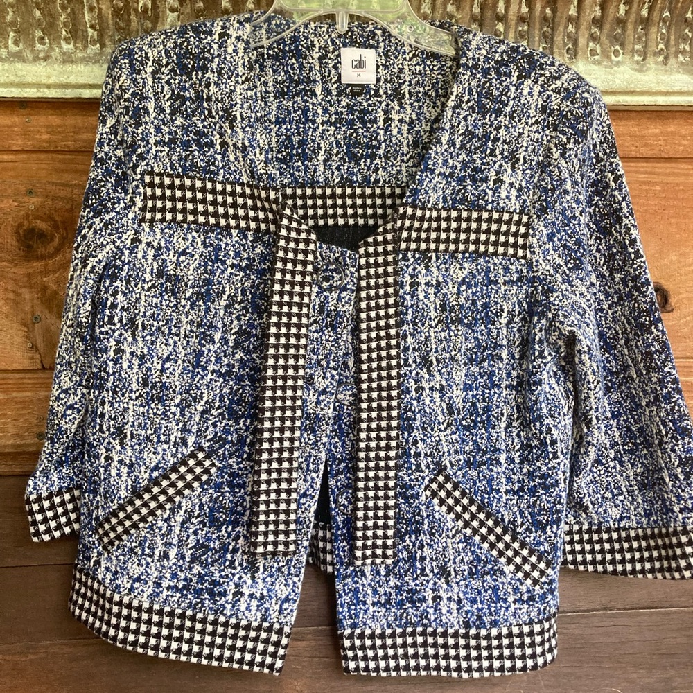 Cutest trendy 3/4 blazer for work or jeans! Unique stylish pattern with ties